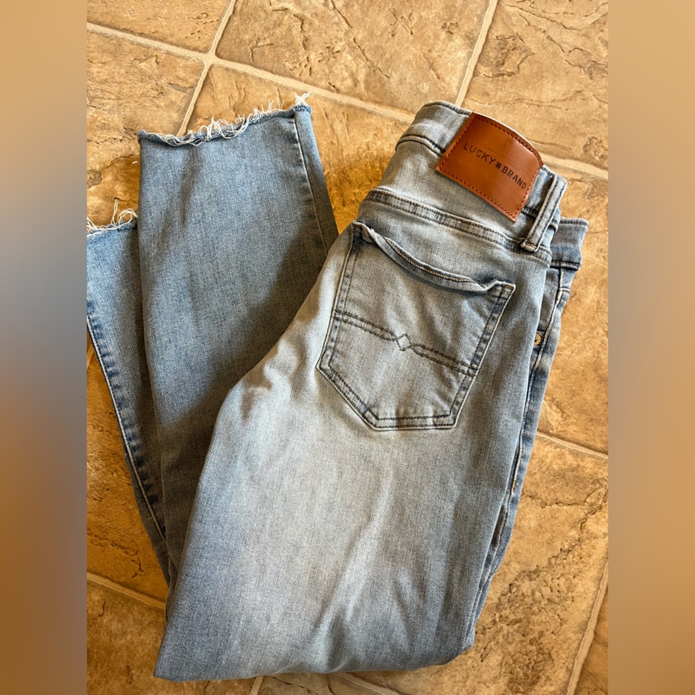 Crop raw hem Jean